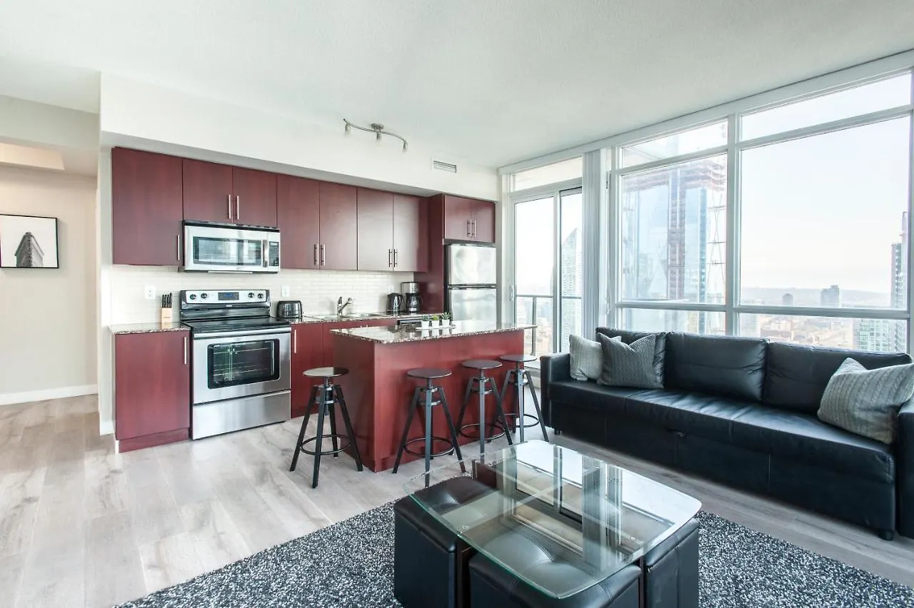 Downtown Central Two Bedroom Condo With Amazing View, Free Parking 多伦多 公寓