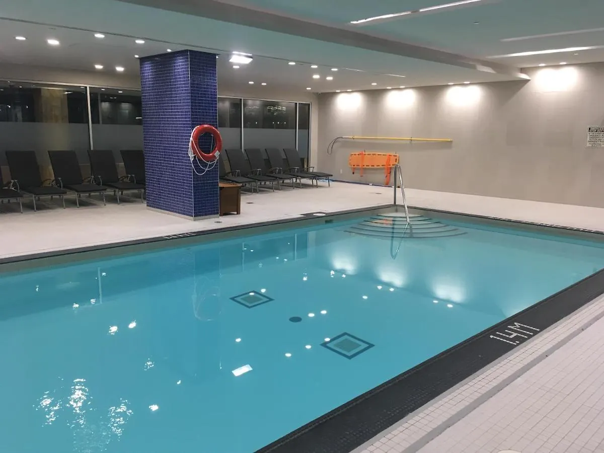 Downtown Central Two Bedroom Condo With Amazing View, Free Parking 多伦多