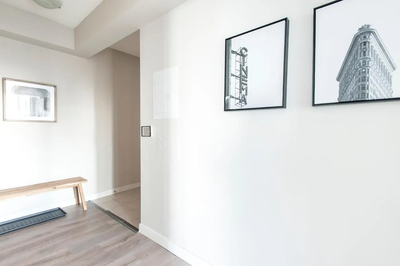 Downtown Central Two Bedroom Condo With Amazing View, Free Parking 多伦多 0*,  加拿大