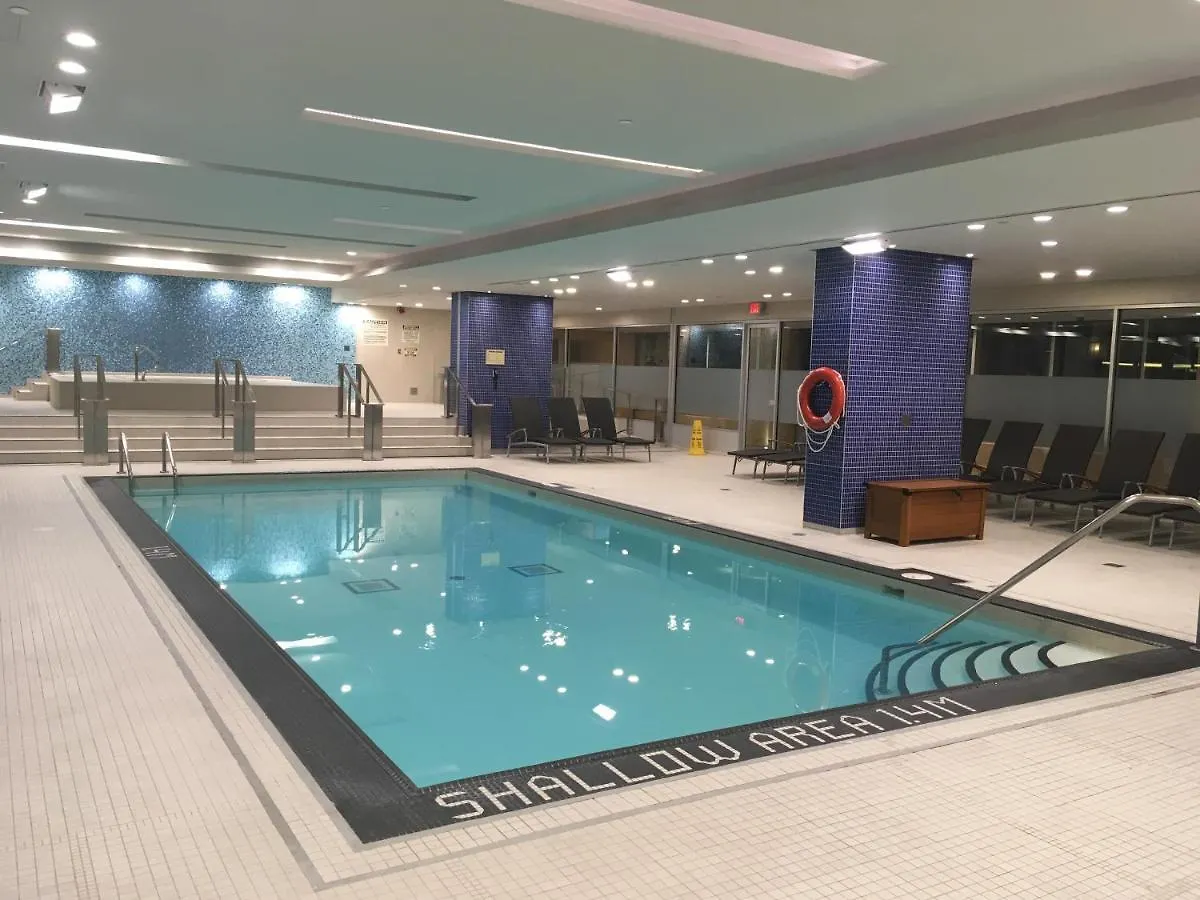 Downtown Central Two Bedroom Condo With Amazing View, Free Parking 多伦多 公寓