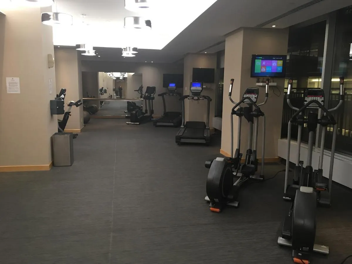 Downtown Central Two Bedroom Condo With Amazing View, Free Parking 多伦多
