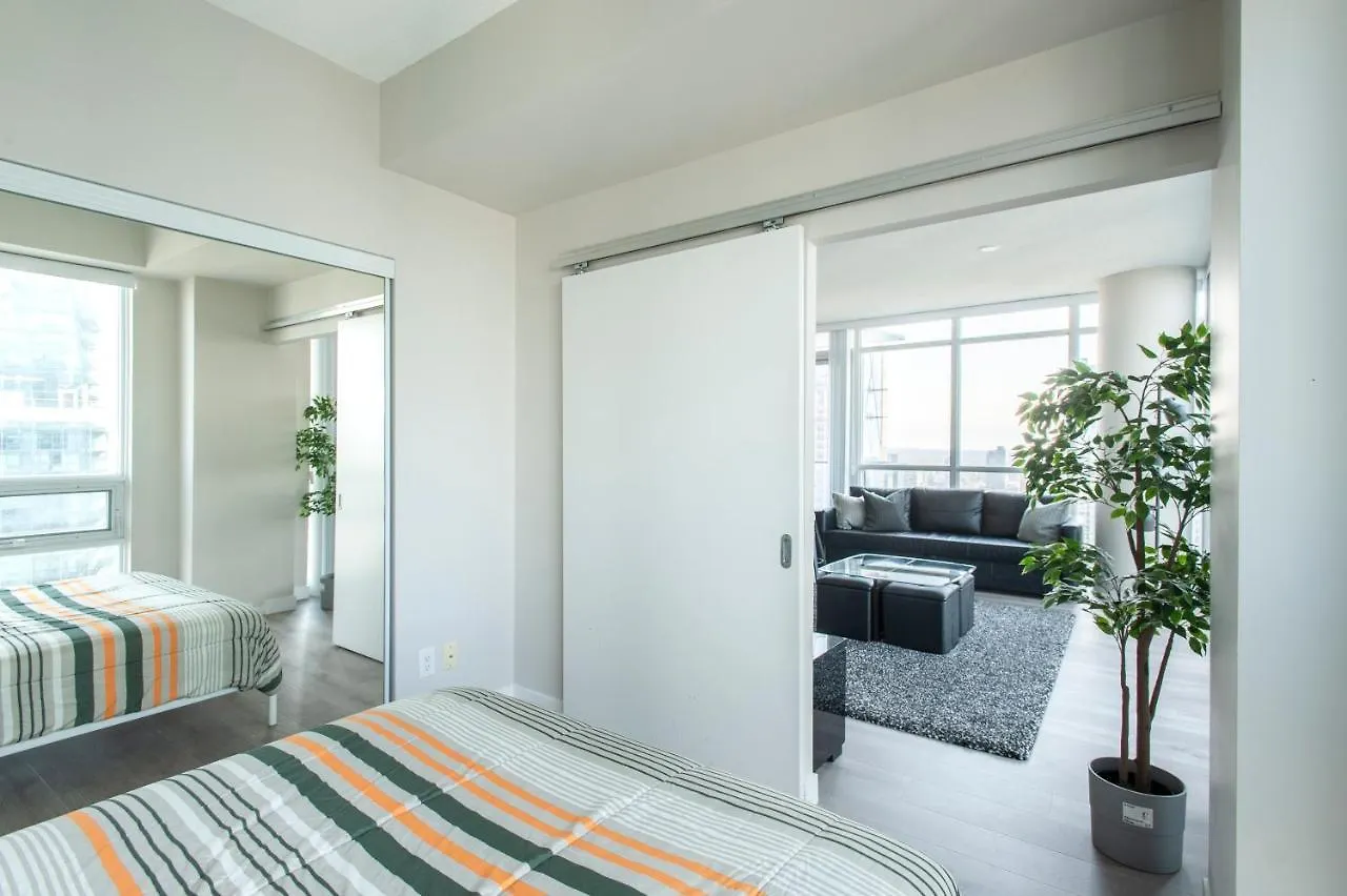 Downtown Central Two Bedroom Condo With Amazing View, Free Parking 多伦多 加拿大