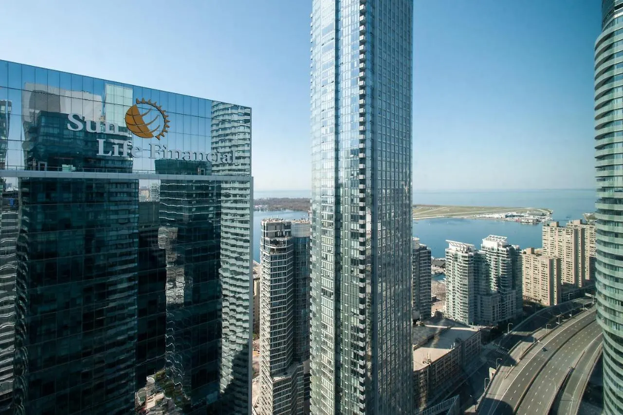 Downtown Central Two Bedroom Condo With Amazing View, Free Parking 多伦多 0*,  加拿大
