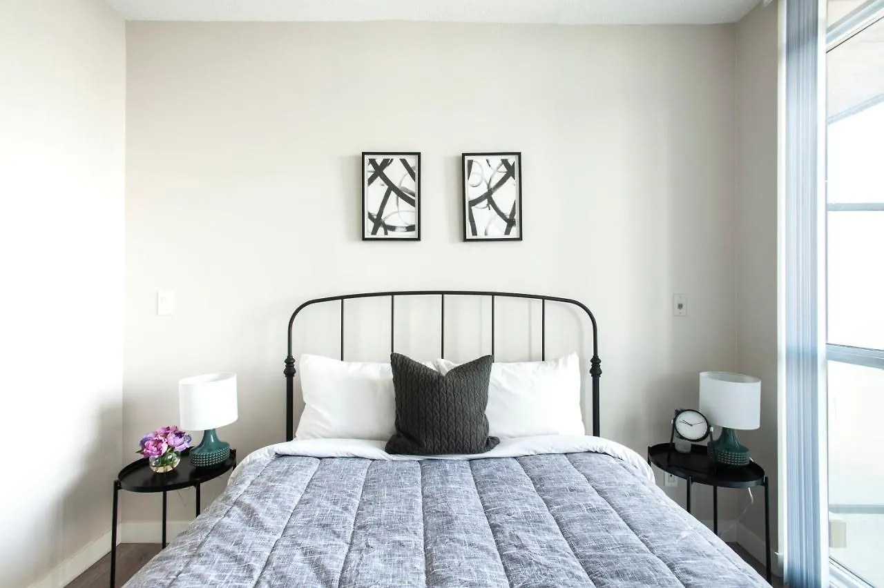 Downtown Central Two Bedroom Condo With Amazing View, Free Parking 多伦多 公寓