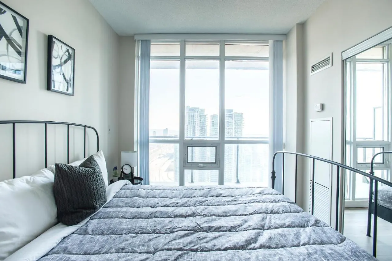 公寓 Downtown Central Two Bedroom Condo With Amazing View, Free Parking 多伦多