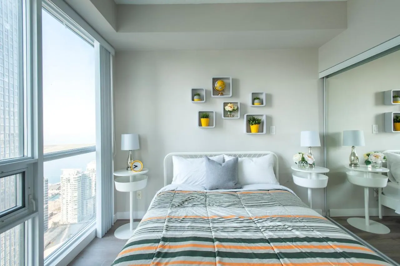 Downtown Central Two Bedroom Condo With Amazing View, Free Parking 多伦多 公寓
